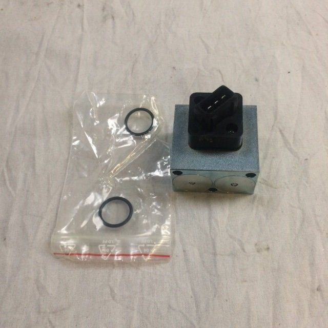 Solenoid,24 VDC / 35,1 OHM / for Caterpillar NR14K - Hydraulic valve for Material handling equipment: picture 1 Solenoid,24 VDC / 35,1 OHM / for Caterpillar NR14K - Hydraulic valve for Material handling equipment: picture 1