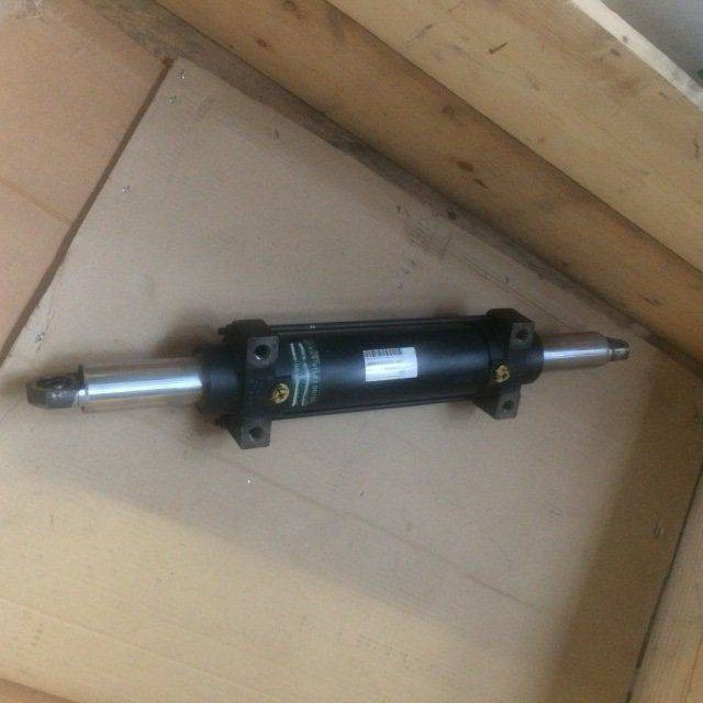 Steering Cylinder for Caterpillar P5000 - Hydraulic cylinder for Material handling equipment: picture 1 Steering Cylinder for Caterpillar P5000 - Hydraulic cylinder for Material handling equipment: picture 1