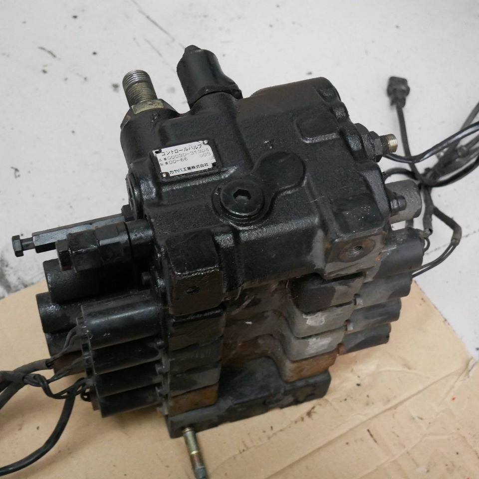 Valve block for Nissan D02 - Hydraulic valve for Material handling equipment: picture 3 Valve block for Nissan D02 - Hydraulic valve for Material handling equipment: picture 3