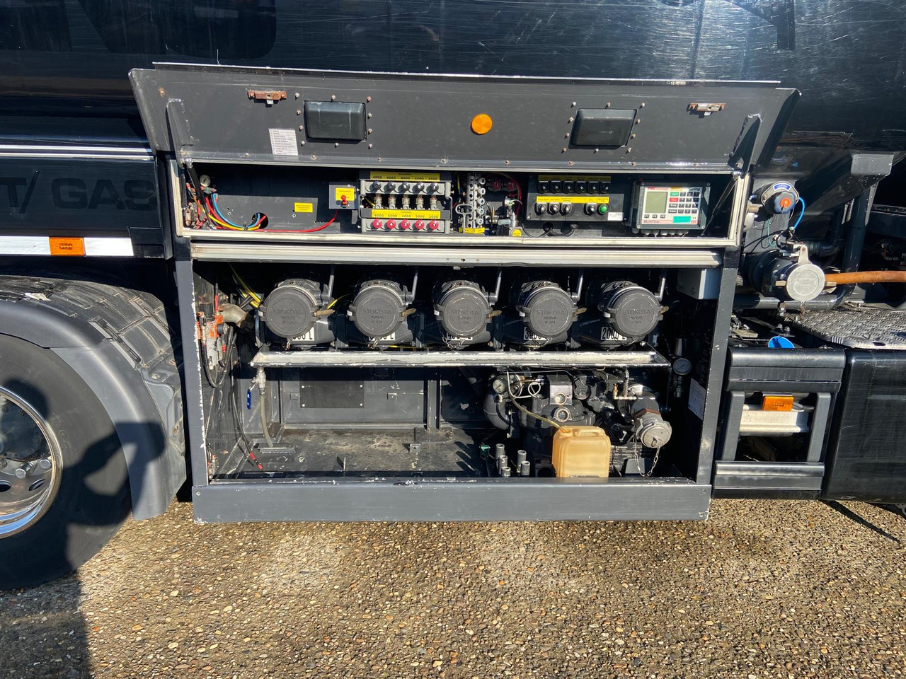 SCANIA P410 - Tank truck: picture 3 SCANIA P410 - Tank truck: picture 3