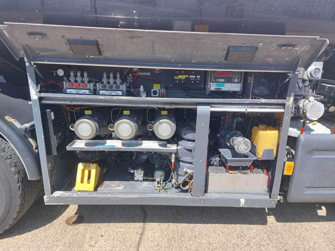 Tank truck SCANIA PRT: picture 12