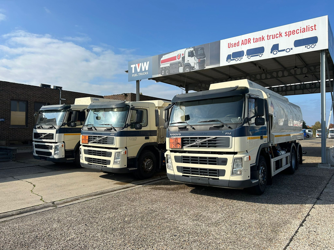 VOLVO FM (lot of 3) - Tank truck: picture 1 VOLVO FM (lot of 3) - Tank truck: picture 1