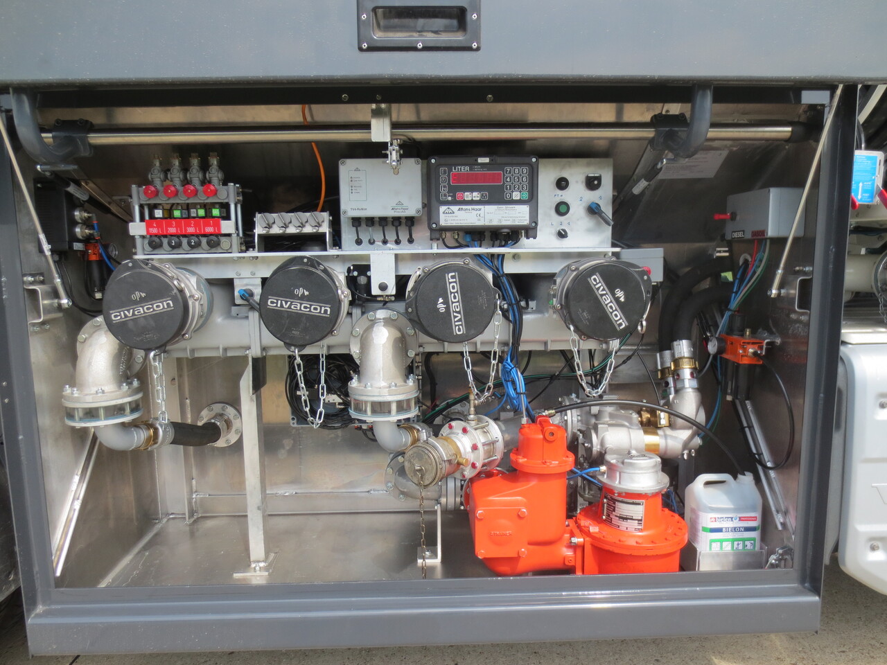 Volvo FM - Tank truck: picture 4 Volvo FM - Tank truck: picture 4