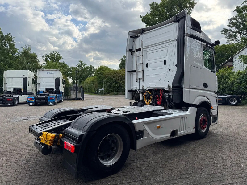 Mercedes-Benz Actros 1845 Streamspace Xenon 2x Tank German truck - Tractor unit: picture 3 Mercedes-Benz Actros 1845 Streamspace Xenon 2x Tank German truck - Tractor unit: picture 3