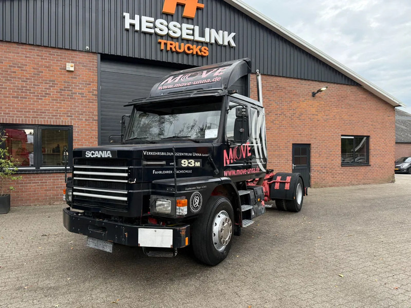 Scania T93M 220 Torpedo 3 zitplekken, Vangmuil, ex rijschool - Tractor unit: picture 1 Scania T93M 220 Torpedo 3 zitplekken, Vangmuil, ex rijschool - Tractor unit: picture 1