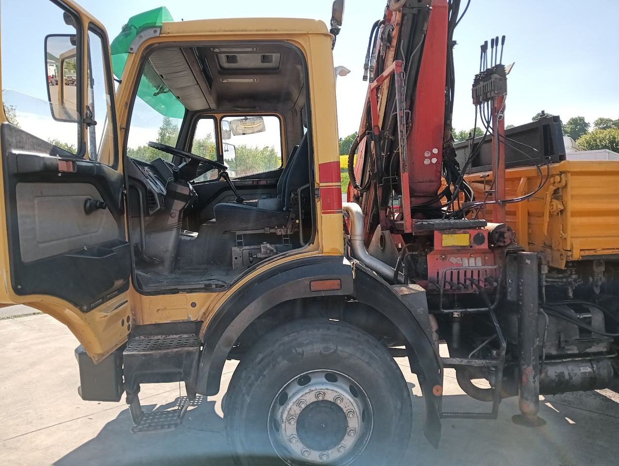 Mercedes-Benz SK 1722 AK 4x4 Blatt Schalter PalfingerPK10500A4 - Tipper, Crane truck: picture 4 Mercedes-Benz SK 1722 AK 4x4 Blatt Schalter PalfingerPK10500A4 - Tipper, Crane truck: picture 4