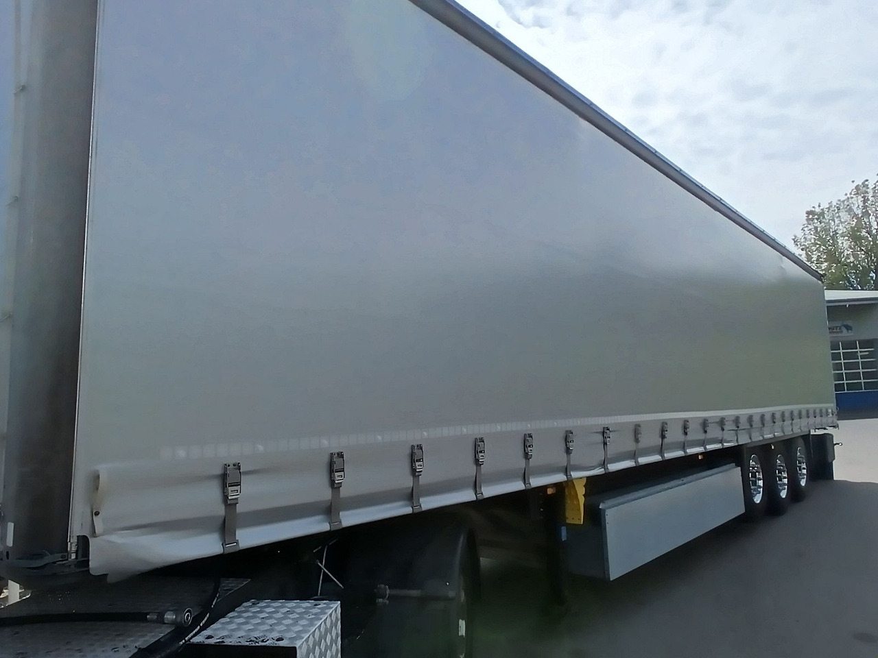 Schmitz Cargobull SCS24-13.62 ALCOA Pal-Kiste Lift Reifen 60-95%! - Curtainsider semi-trailer: picture 3 Schmitz Cargobull SCS24-13.62 ALCOA Pal-Kiste Lift Reifen 60-95%! - Curtainsider semi-trailer: picture 3