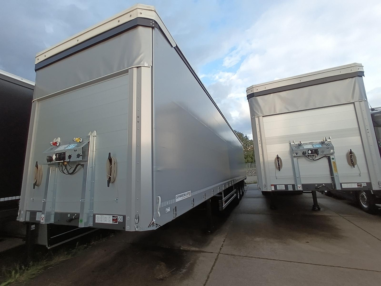 Schwarzmüller PowerLine LIFT/LENKACHSE HUBDACH 5880kg NEU Schwarzmüller PowerLine LIFT/LENKACHSE HUBDACH 5880kg NEU - Curtainsider semi-trailer: picture 3 Schwarzmüller PowerLine LIFT/LENKACHSE HUBDACH 5880kg NEU Schwarzmüller PowerLine LIFT/LENKACHSE HUBDACH 5880kg NEU - Curtainsider semi-trailer: picture 3