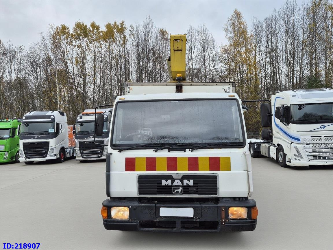 MAN LE 220C + Sky King 179TV - Truck mounted aerial platform, Utility/ Special vehicle: picture 2 MAN LE 220C + Sky King 179TV - Truck mounted aerial platform, Utility/ Special vehicle: picture 2