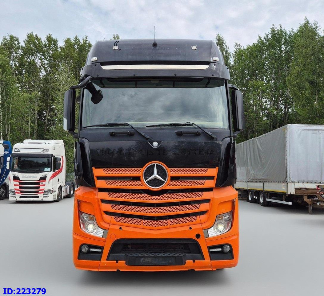 MERCEDES-BENZ Actros 3563 8×4 ( Steering axle) - Cab chassis truck: picture 2 MERCEDES-BENZ Actros 3563 8×4 ( Steering axle) - Cab chassis truck: picture 2