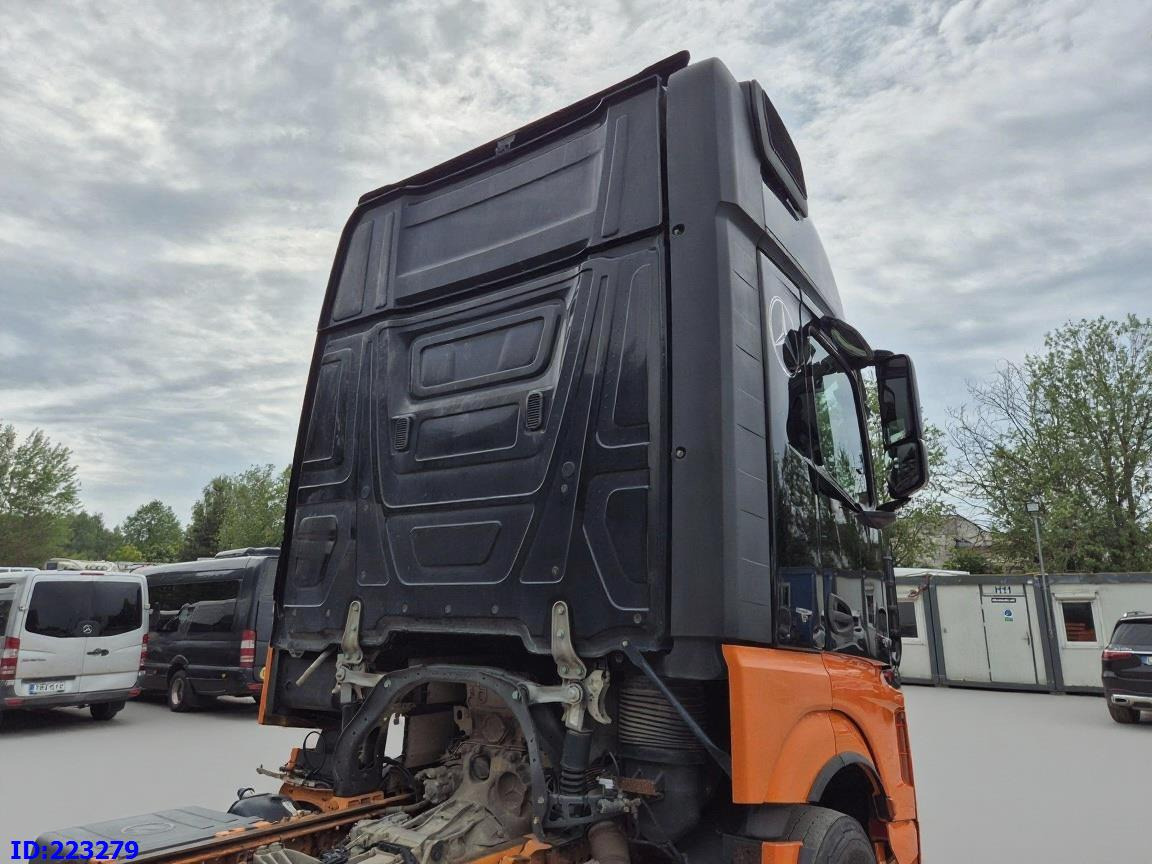 MERCEDES-BENZ Actros 3563 8×4 ( Steering axle) - Cab chassis truck: picture 5 MERCEDES-BENZ Actros 3563 8×4 ( Steering axle) - Cab chassis truck: picture 5