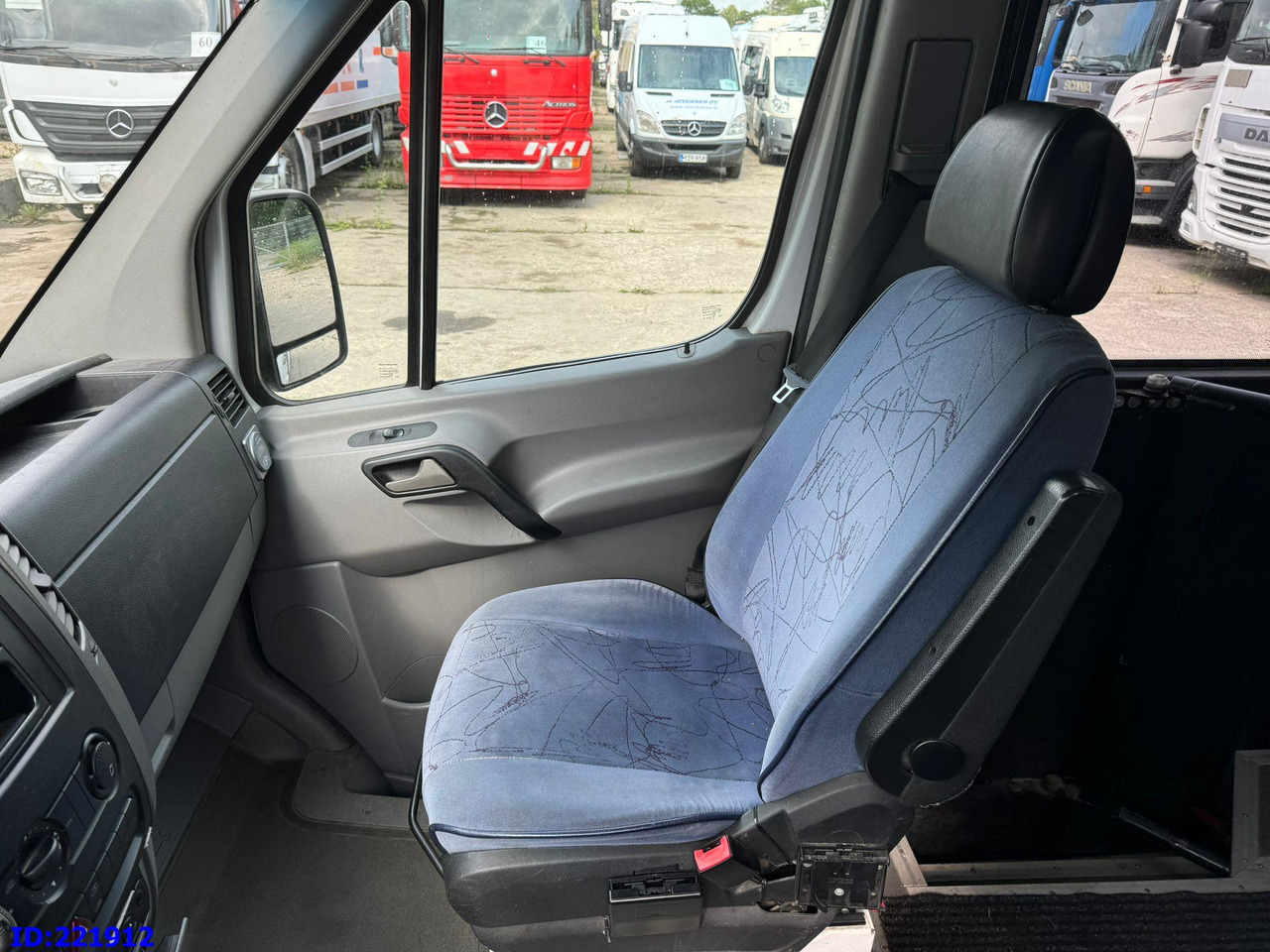 Coach MERCEDES-BENZ Sprinter 518 VIP 17-Place: picture 14 Coach MERCEDES-BENZ Sprinter 518 VIP 17-Place: picture 14