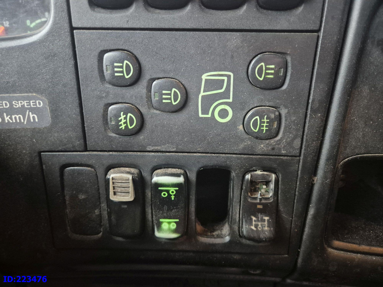 Tractor unit SCANIA R420 6x2 Manual 10 tires: picture 11 Tractor unit SCANIA R420 6x2 Manual 10 tires: picture 11