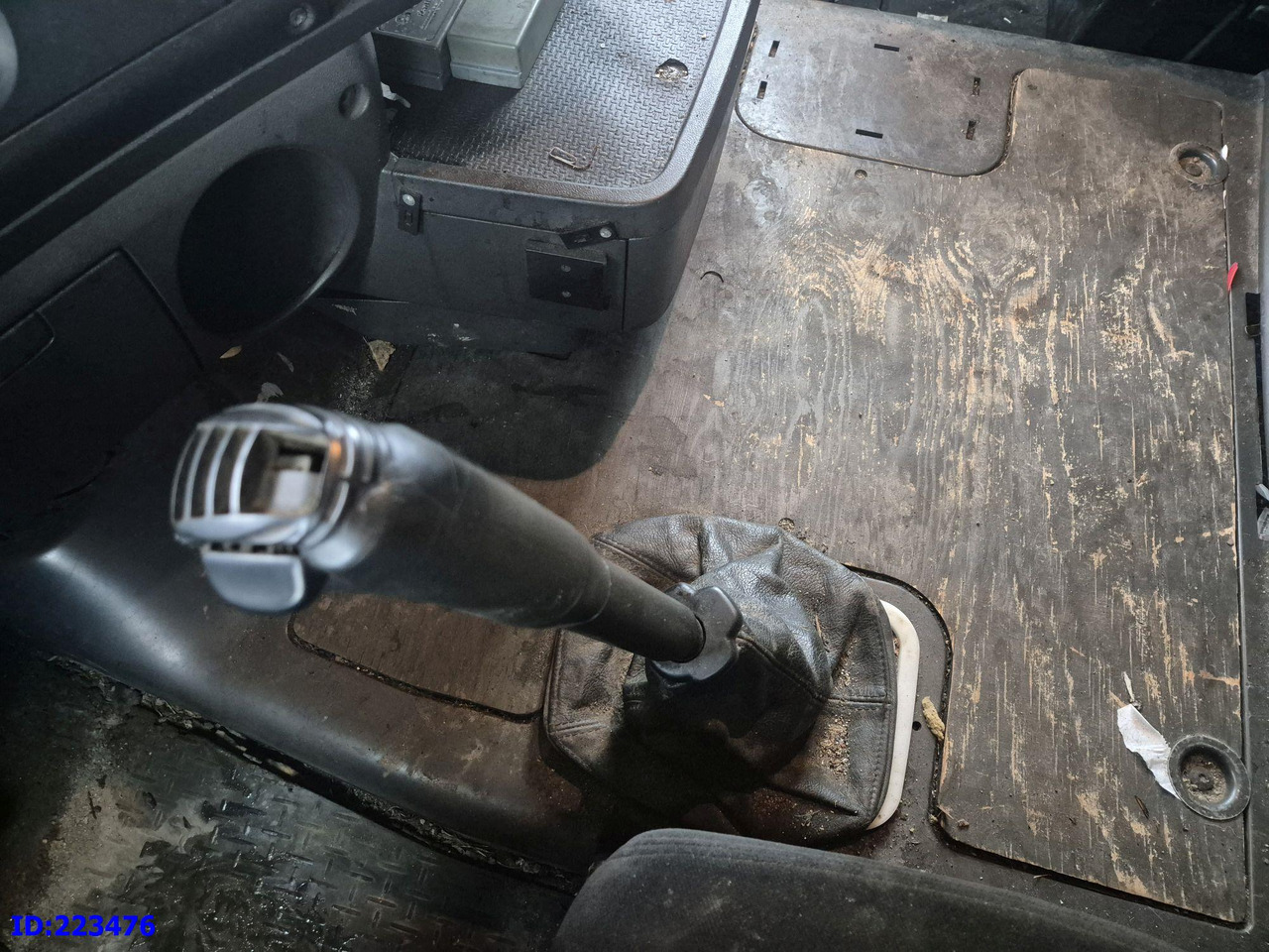 Tractor unit SCANIA R420 6x2 Manual 10 tires: picture 13 Tractor unit SCANIA R420 6x2 Manual 10 tires: picture 13