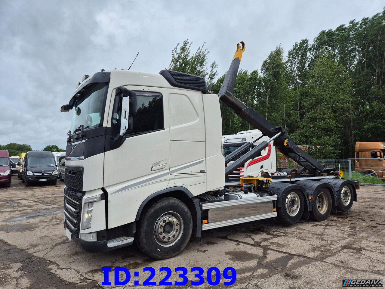 VOLVO FH13 540HP 8x2 Hook lift (2axles steering - 2 axles lifting) - Hook lift truck: picture 1 VOLVO FH13 540HP 8x2 Hook lift (2axles steering - 2 axles lifting) - Hook lift truck: picture 1