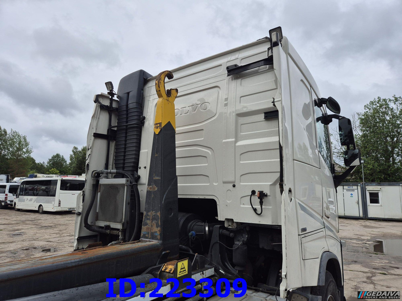 VOLVO FH13 540HP 8x2 Hook lift (2axles steering - 2 axles lifting) - Hook lift truck: picture 5 VOLVO FH13 540HP 8x2 Hook lift (2axles steering - 2 axles lifting) - Hook lift truck: picture 5