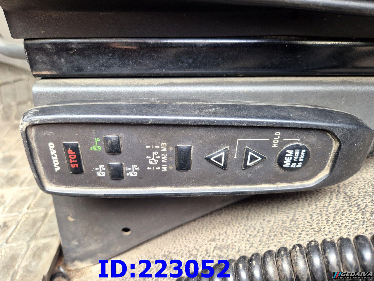 Box truck VOLVO FM11 450HP 6x2 Euro5: picture 9