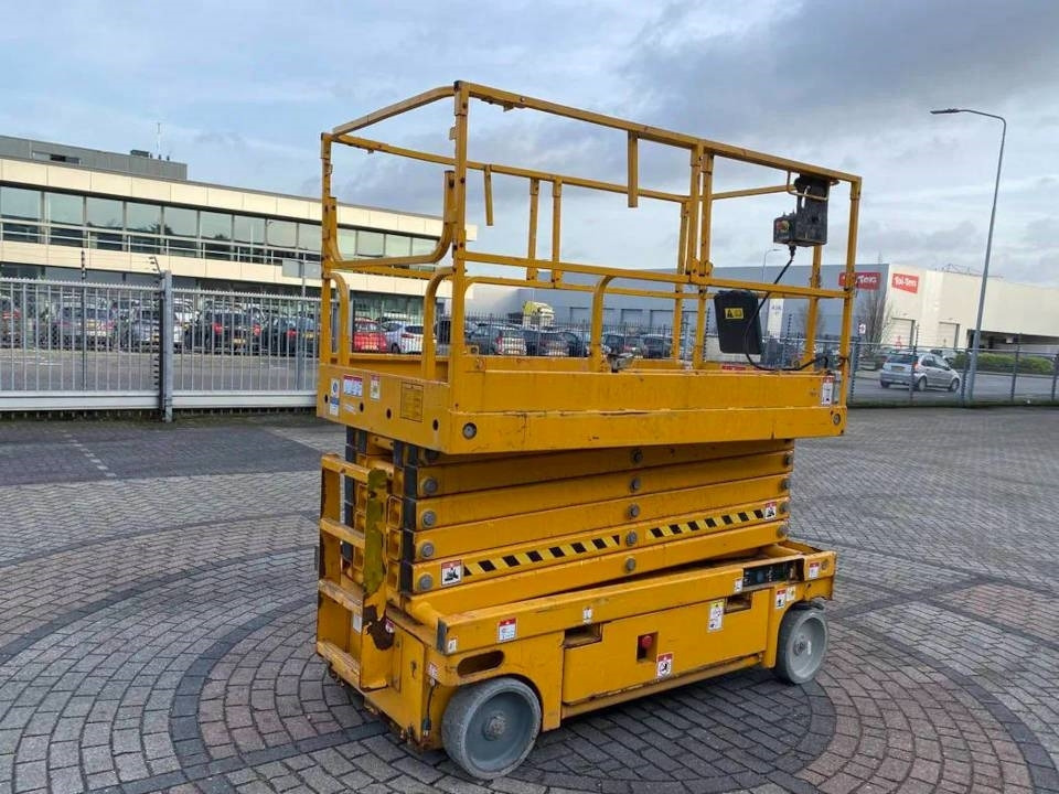 Haulotte Compact 14  - Scissor lift: picture 2 Haulotte Compact 14  - Scissor lift: picture 2