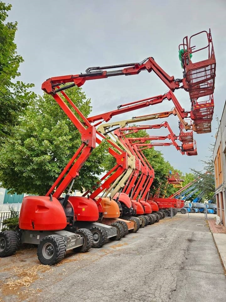 JLG 450 AJ - Articulated boom: picture 1 JLG 450 AJ - Articulated boom: picture 1