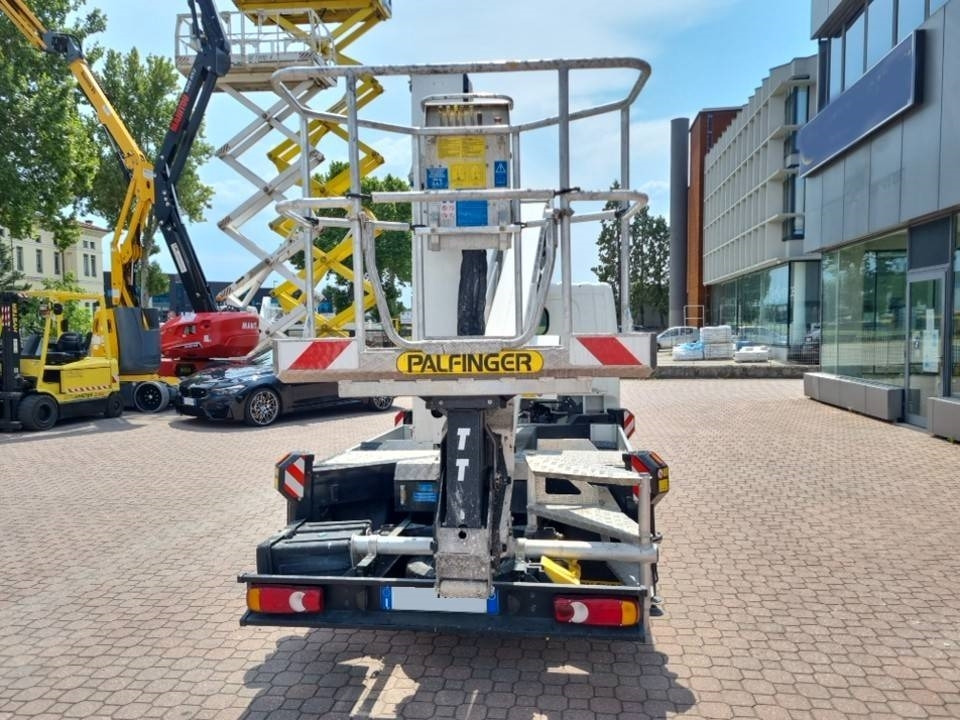 Palfinger P 240 AXE - Truck mounted aerial platform: picture 4 Palfinger P 240 AXE - Truck mounted aerial platform: picture 4