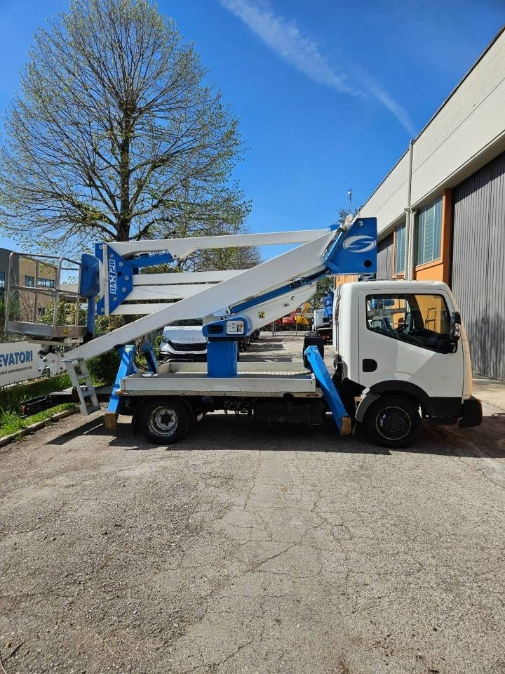 Socage DA 320 - Truck mounted aerial platform: picture 2 Socage DA 320 - Truck mounted aerial platform: picture 2