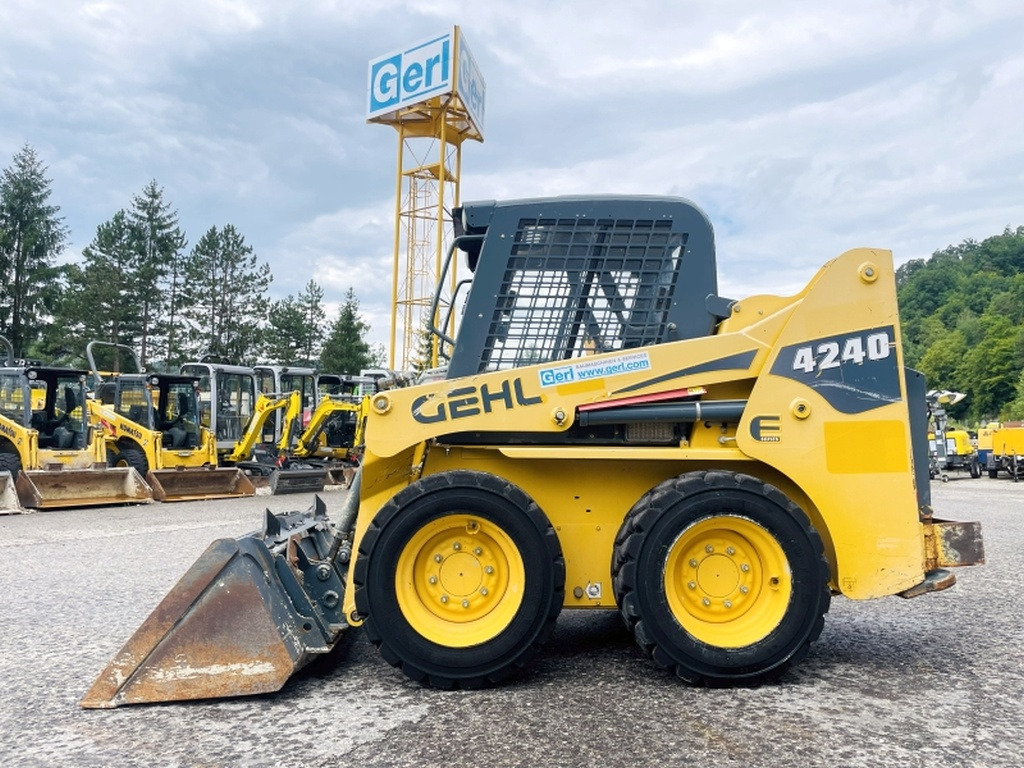 Gehl SL4240 (4035) - Skid steer loader: picture 1 Gehl SL4240 (4035) - Skid steer loader: picture 1