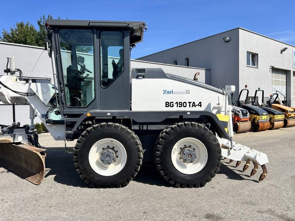 HBM Bomag BG 190TA-4 (111673) - Grader: picture 2 HBM Bomag BG 190TA-4 (111673) - Grader: picture 2