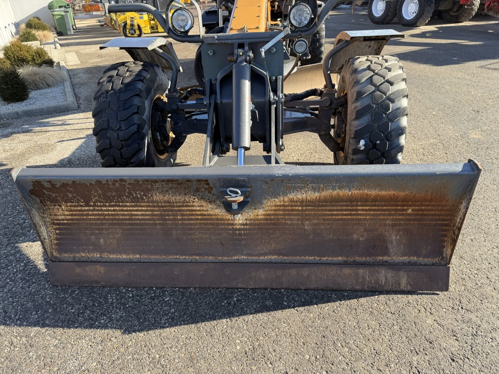 New Holland 836 C-AWD (111806) - Grader: picture 4 New Holland 836 C-AWD (111806) - Grader: picture 4