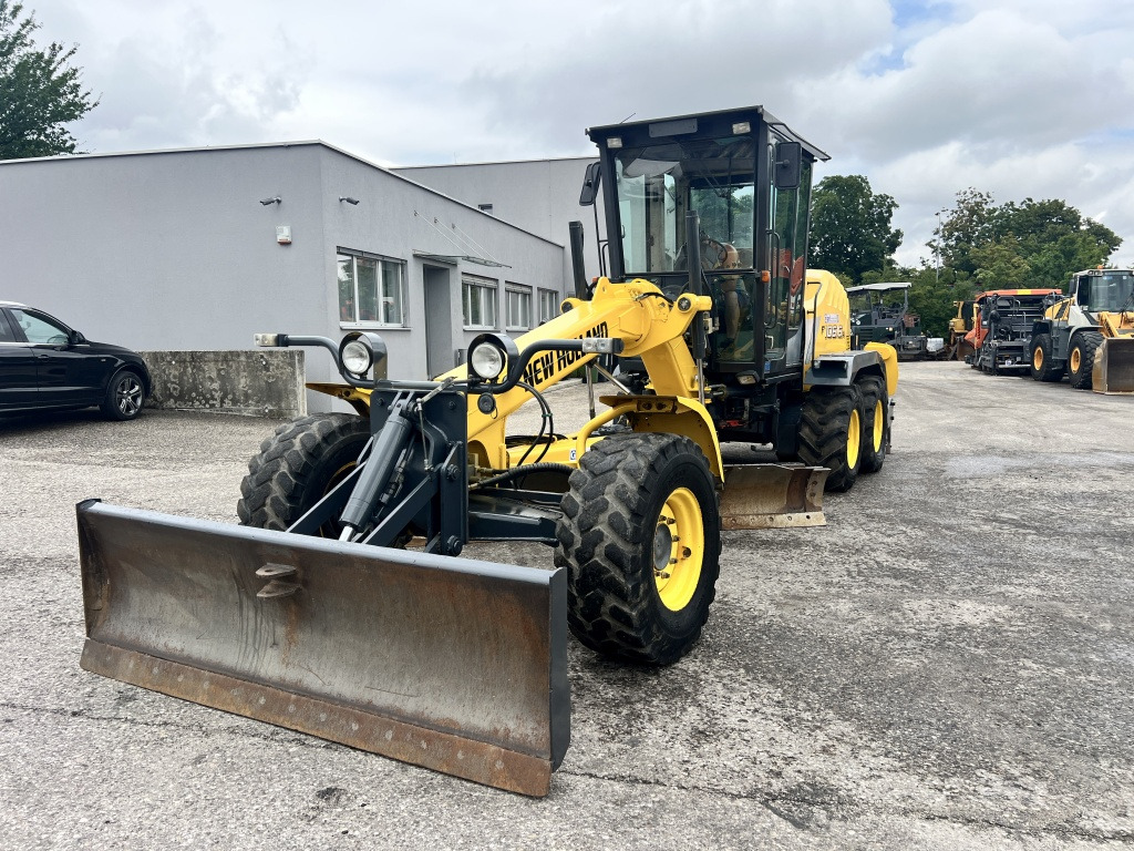 New Holland F 106.6 A (111602) - Grader: picture 3 New Holland F 106.6 A (111602) - Grader: picture 3