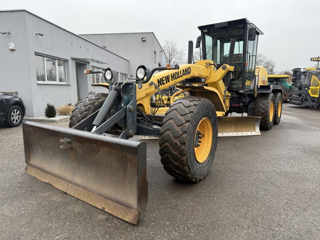 New Holland F 156.6 A (111780) - Grader: picture 3 New Holland F 156.6 A (111780) - Grader: picture 3