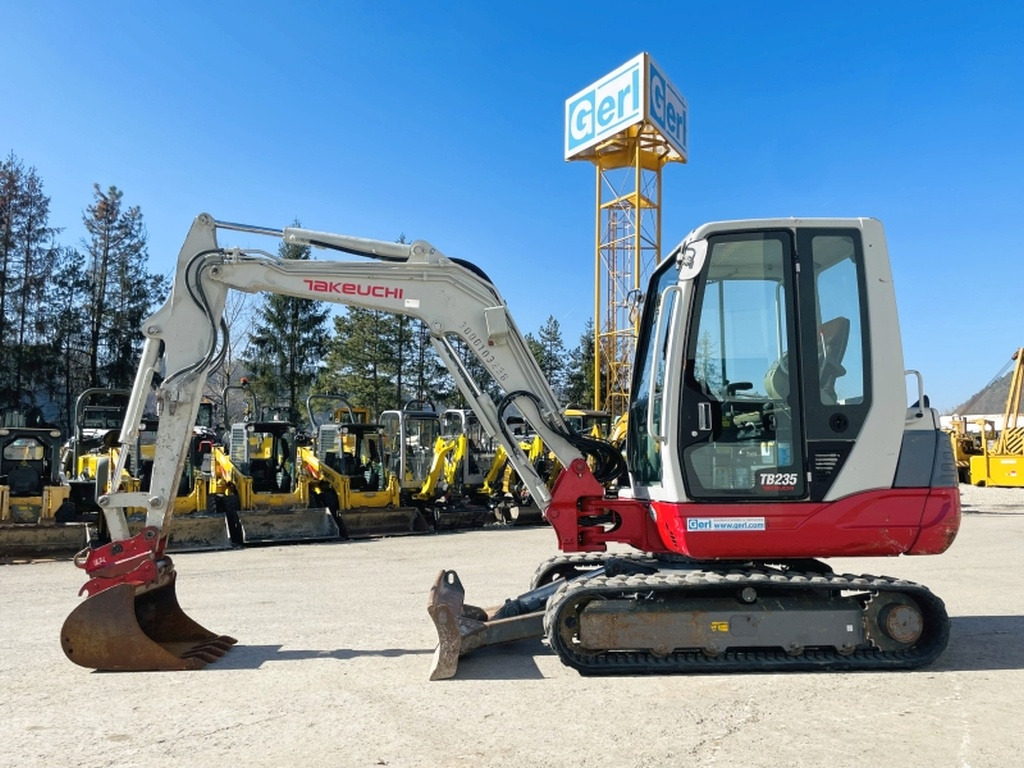 Takeuchi TB235 (3968) - Mini excavator: picture 1 Takeuchi TB235 (3968) - Mini excavator: picture 1
