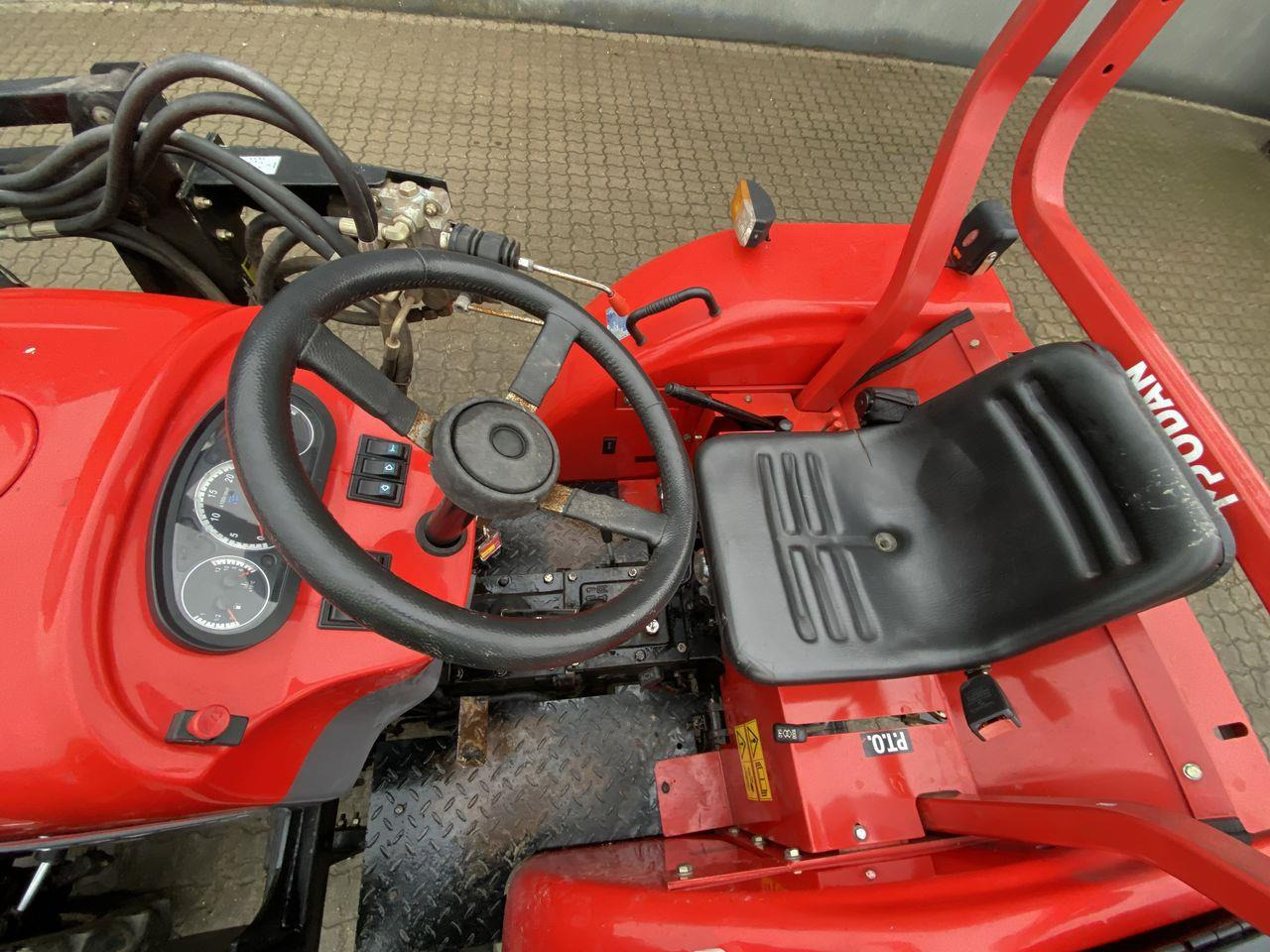 Dong feng DF304 - Compact tractor: picture 3 Dong feng DF304 - Compact tractor: picture 3