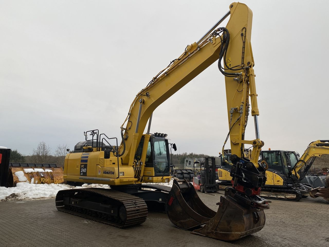 Komatsu PC240LC-11 - Crawler excavator: picture 5 Komatsu PC240LC-11 - Crawler excavator: picture 5
