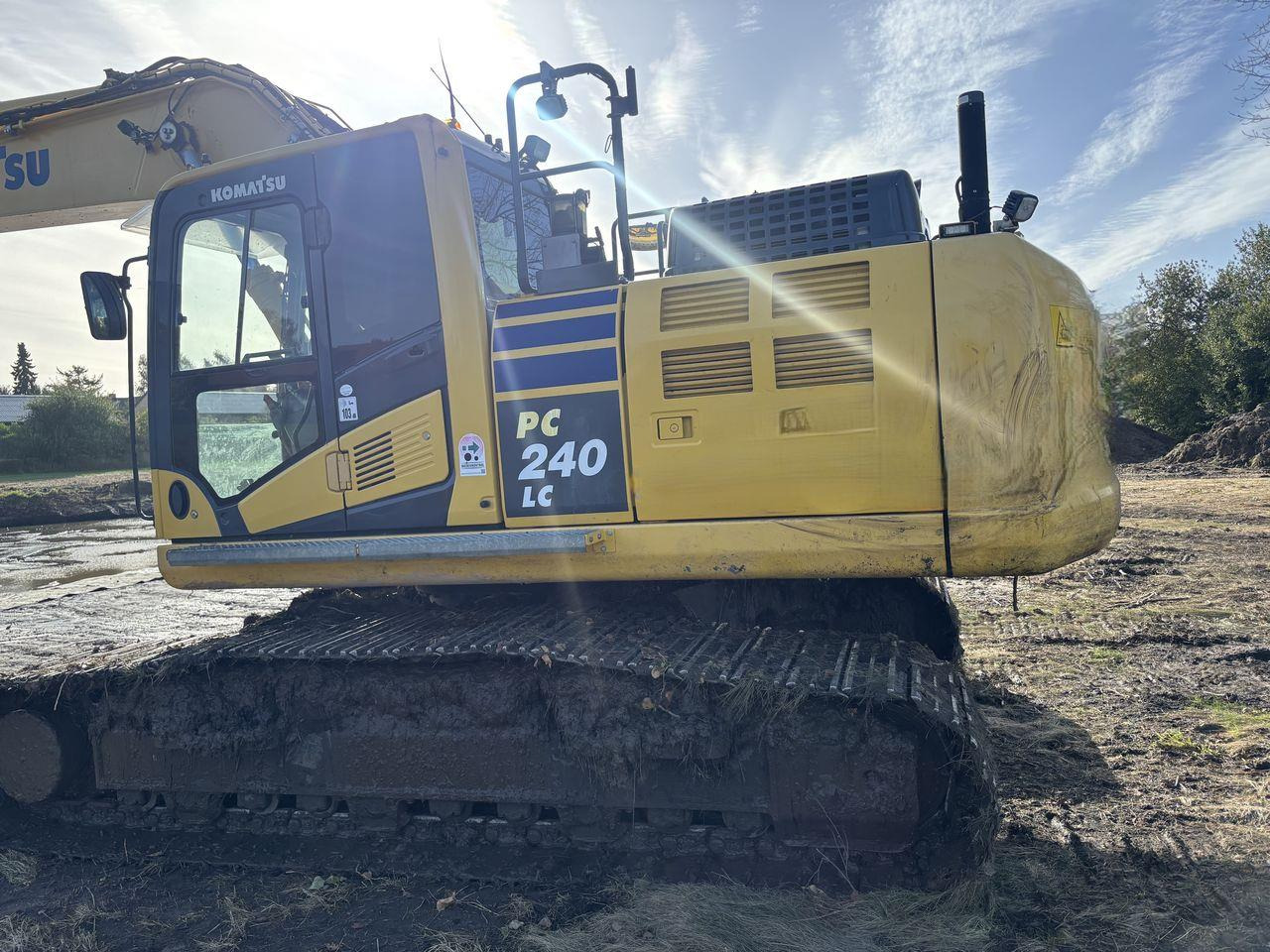 Komatsu PC240LC-11 - Crawler excavator: picture 1 Komatsu PC240LC-11 - Crawler excavator: picture 1