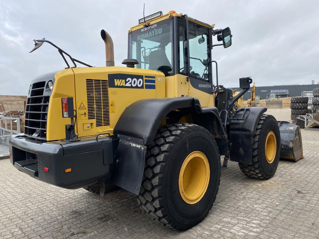 Komatsu WA200-7 - Wheel loader: picture 4 Komatsu WA200-7 - Wheel loader: picture 4