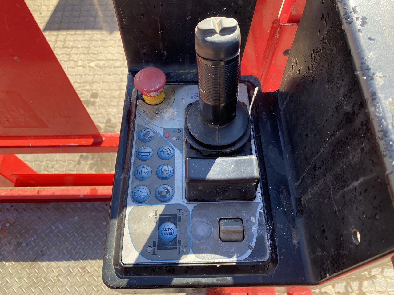 Manitou 140SC - Scissor lift: picture 3 Manitou 140SC - Scissor lift: picture 3