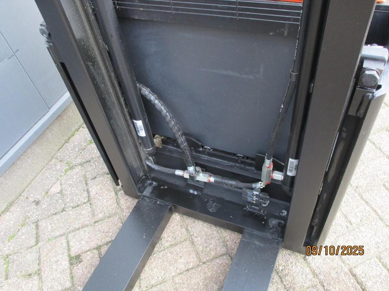 Pallet truck BT SWE140: picture 8