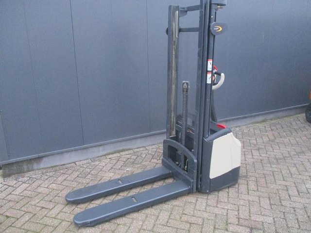 Crown WF 3000-1.0 TL - Stacker: picture 2 Crown WF 3000-1.0 TL - Stacker: picture 2