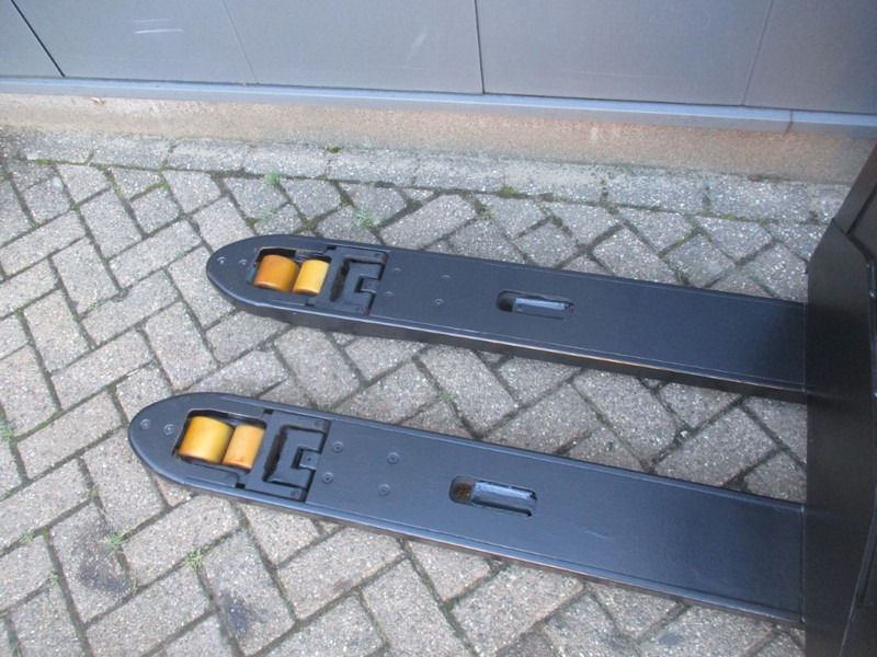 Toyota LPE 200 - Pallet truck: picture 5 Toyota LPE 200 - Pallet truck: picture 5