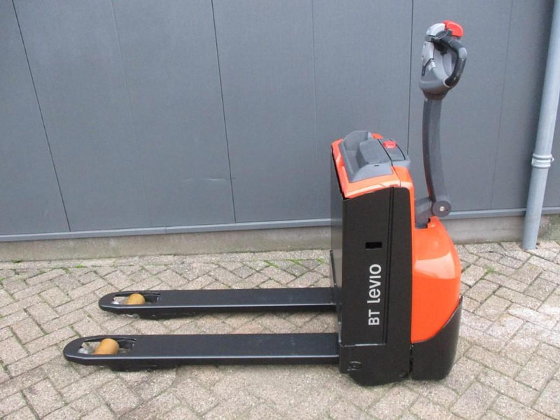 Toyota LWE 140 - Pallet truck: picture 1 Toyota LWE 140 - Pallet truck: picture 1