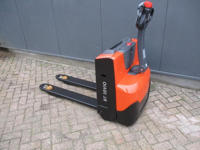 Toyota LWE 140 - Pallet truck: picture 3 Toyota LWE 140 - Pallet truck: picture 3