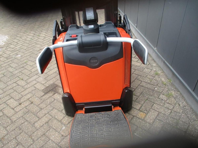 Toyota SPE 120L - Stacker: picture 5 Toyota SPE 120L - Stacker: picture 5