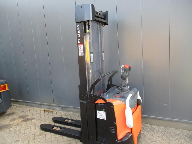Toyota SPE 160L - Stacker: picture 3 Toyota SPE 160L - Stacker: picture 3