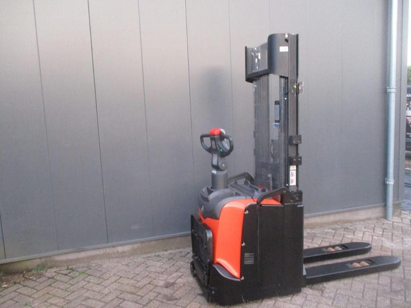 Toyota SPE120 - Pallet truck: picture 2 Toyota SPE120 - Pallet truck: picture 2