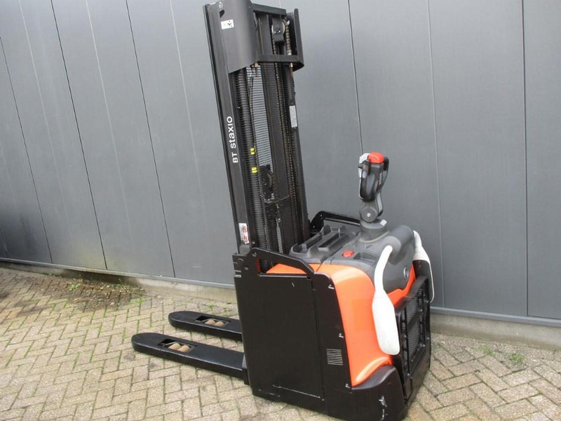 Toyota SPE120 - Pallet truck: picture 2 Toyota SPE120 - Pallet truck: picture 2