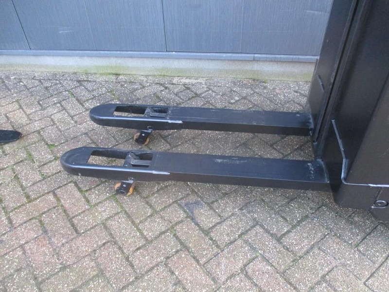 Stacker Toyota SWE 080L: picture 6