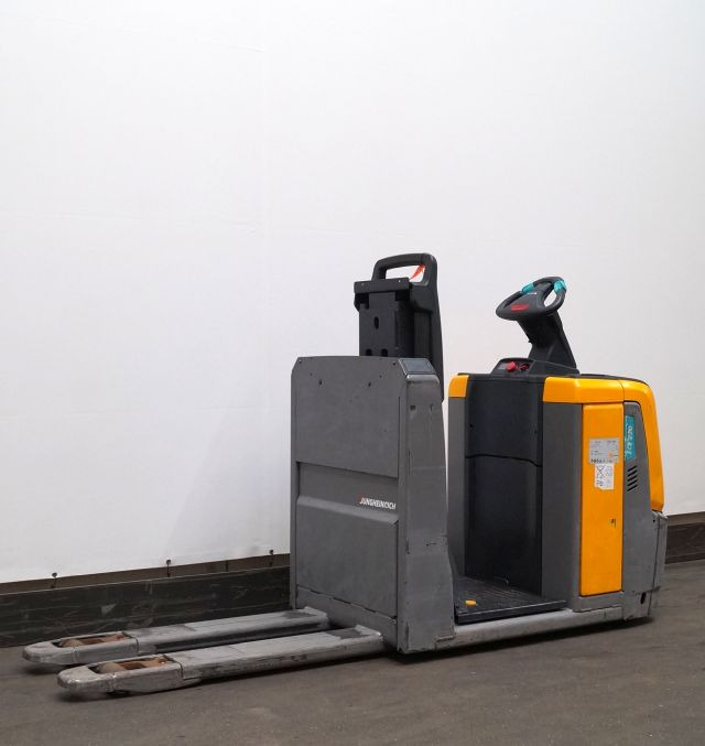 Jungheinrich ECE220HP - Order picker: picture 1 Jungheinrich ECE220HP - Order picker: picture 1