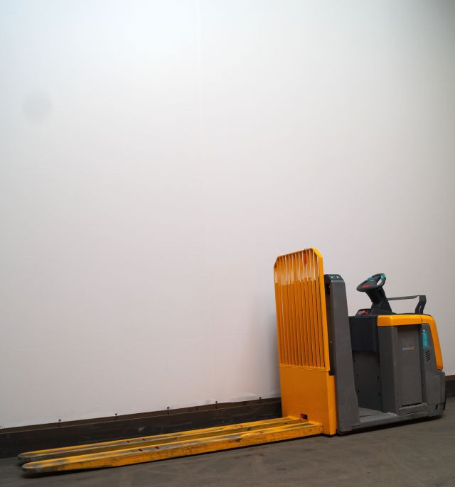 Jungheinrich ECE320 - Order picker: picture 1 Jungheinrich ECE320 - Order picker: picture 1