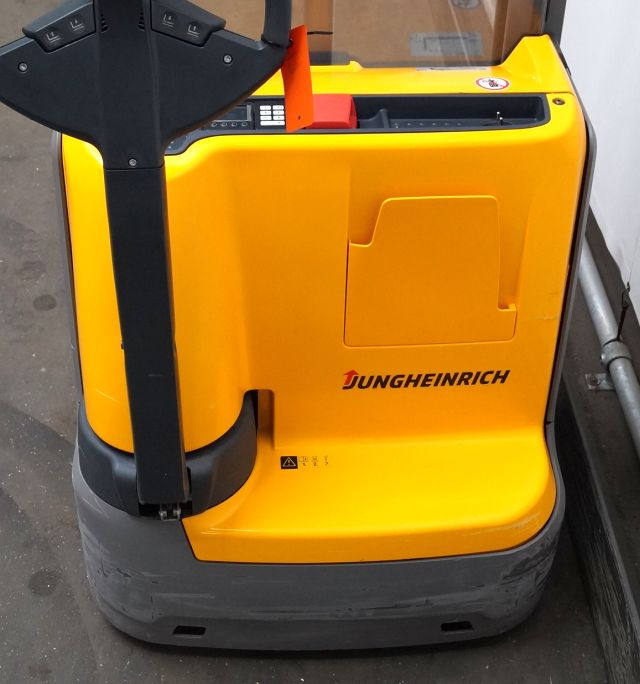 Jungheinrich EJC110 - Stacker: picture 3 Jungheinrich EJC110 - Stacker: picture 3