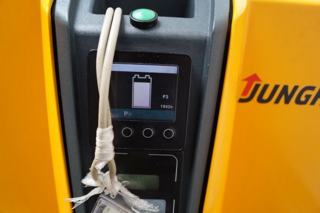 Jungheinrich EMD115i - Stacker: picture 4 Jungheinrich EMD115i - Stacker: picture 4
